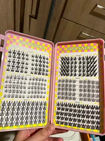 Fake lashes