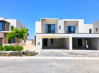 Brand New | Single Row | Mid Unit | Close to the Amenities | Community Expert