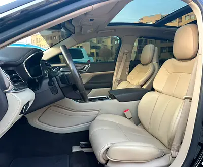 صورة 12 لـ 2019 Lincoln CONTINENTAL