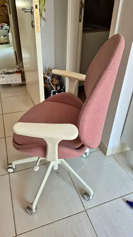 Ergonomic Pink Office Chair with Adjustable Height and Wheels. NEEDS TO GO TODAY SUNDAY 16th