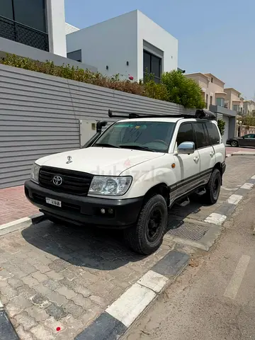 Overlanding Toyota Land Cruiser VXR V8 2006