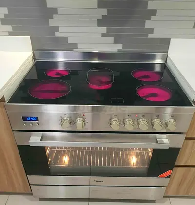 Media Latest Model 5-Burner Electric Ceramic Cooking Range 90x60 CM