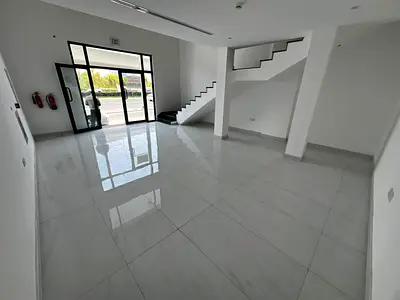 محل للايجار السنوي جديد النعيميه 3 طابقين تكيف مركزي تشطيب ممتاز قريب من السيتي تاور  موقع حيوي مساحه واسعه