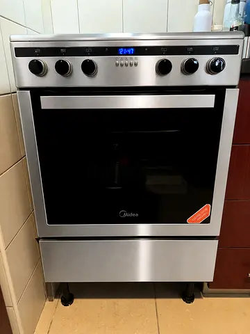 Midea 60 X 6- Electric Cooking Range with Oven - Perfect Condition - Rarely used