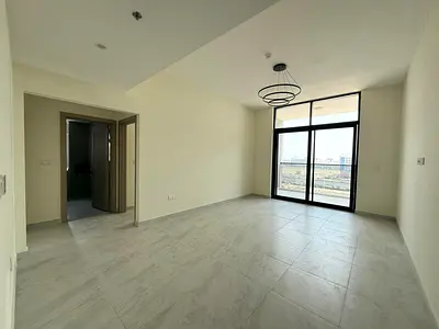 منظر مفتوح بالكامل وواسع وجديد تمامًا تقريبًا 2BHK مع مطبخ مغلق وموقف سيارات.