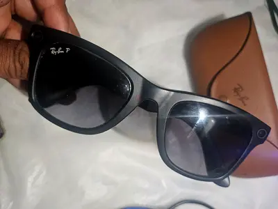 Meta glass