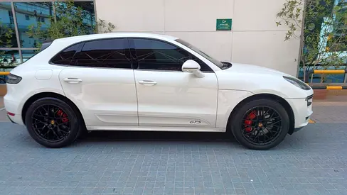 2021 Porsche MACAN photo 2