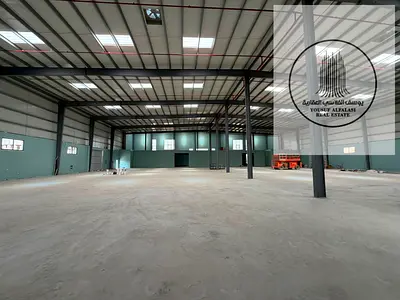 للإيجار مستودع مميز جدًا في أم القيوين | 30,000 قدم مربع | على شارع رئيسي