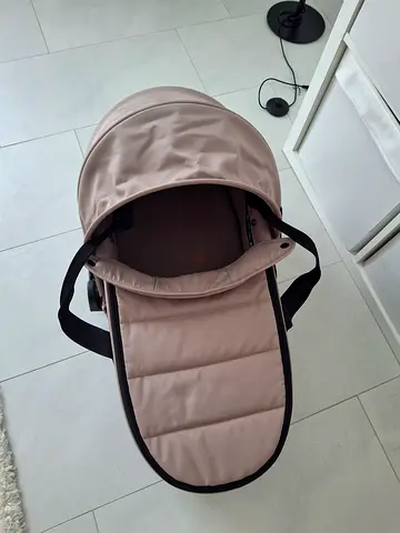 Yoyo newborn pack bassinet beige stokke