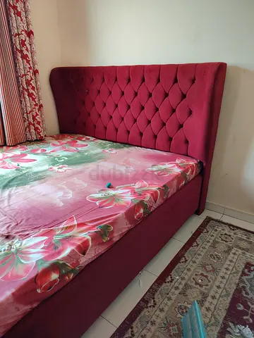 King size red velvet bed