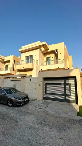 فرصة سكنية استثنائية للإيجار السنوي – فيلا فاخرة ومستقلة بمساحة واسعة (5 غرف نوم ماستر + صالتين + مجلس) في منطقة المويهات 3، عجمان بسعر منافس وقابل لل