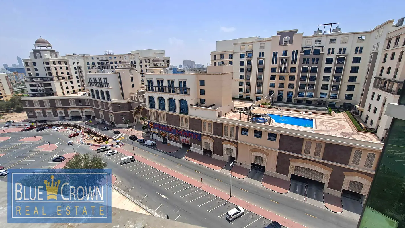 Prime Location:Big Flat:Open Kitchen:Gym,Pool