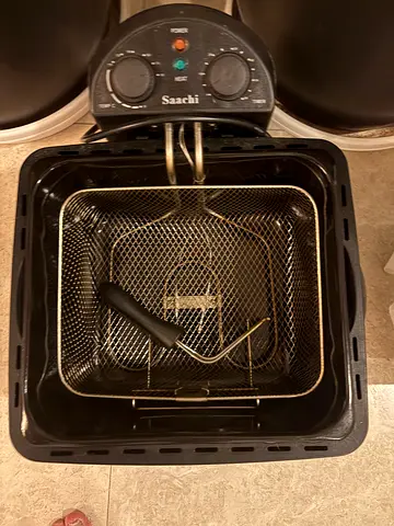 Used electric deep fryer / air fryer with basket — good working condition