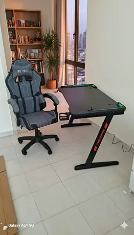 Gaming desk and gaming chair set - Brand new