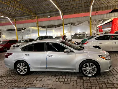 2017 Nissan ALTIMA thumbnail 11