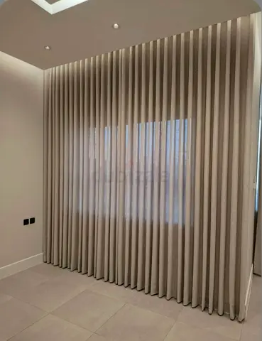 CURTAIN BLINDS