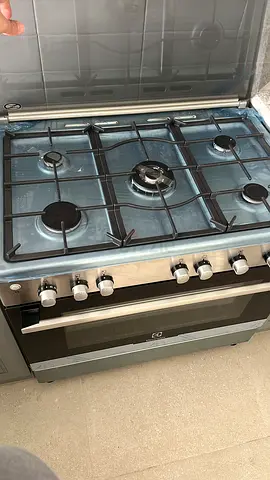 5-Burner Stainless Steel Gas Cooker with Oven - Brand New
