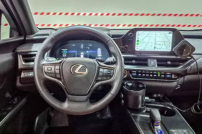 صورة 10 لـ 2025 Lexus UX-SERIES