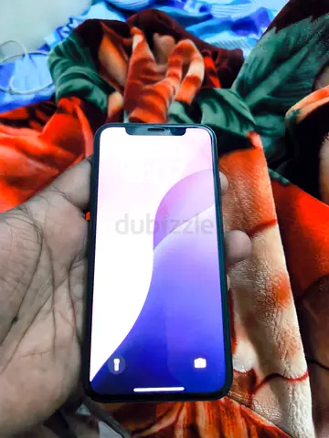iPhone xs in good working condition with case and charging cable with want to sell my MacBook 2012
