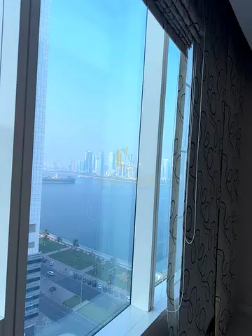 🏡 للبيع | شقة فاخرة في البرج الأزرق – بحيرة خالد، الشارقة