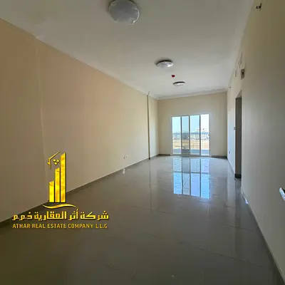 للإيجار السنوي- شقة فاخره اول ساكن غرف وصالة.بمساحه واسعه✨ مع 2 حمام و بلكونه باطلاله مفتوحه موقع مميز سهل الوصول للشارقة ودبي