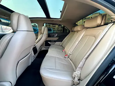 صورة 14 لـ 2019 Lincoln CONTINENTAL