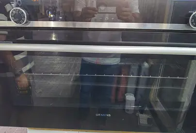 Built-in Electric Oven in Good Condition – Stainless Interior, Multiple Racks