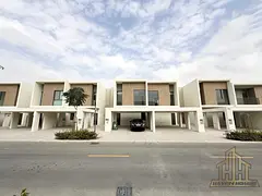 Middle Kitchen | Direct Access to Golden Beach