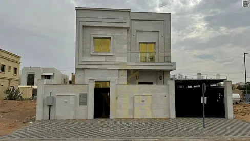 Luxury villa with 5 master bedrooms, including electricity, water, and air conditioning, for sale i