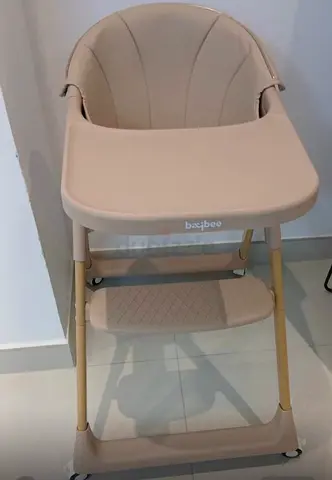 Beige Baybee high chair with tray -very good condition