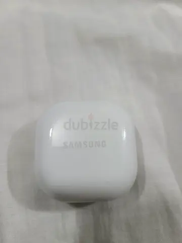 Samsung wireless earbuds charging case (white,black) - used
