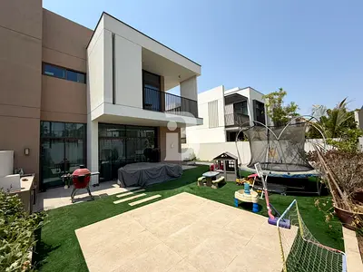 TYPE B | INTERNAL | BY THE POOL | ON THE HILL