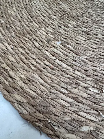 Handwoven Natural Seagrass Round Rug - Neutral, 1 meter.