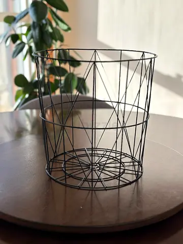 Black Metal Wire Storage Basket / Decorative Bin