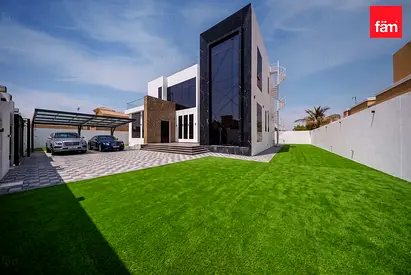 Modern Villa With Nearby Schools & Amenities