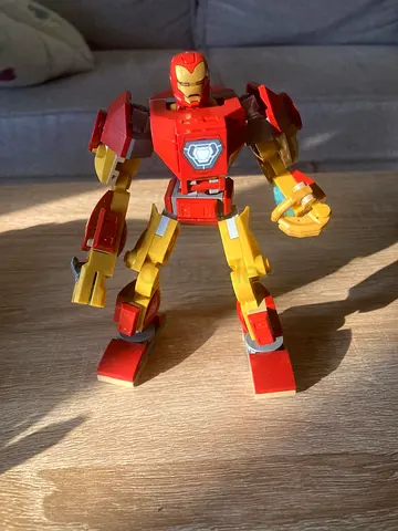 Iron Man poseable action figure - red & gold, good condition