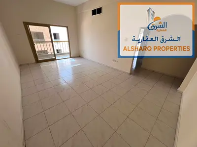 غرفتين وصالة_ مساحة كبيرة_ بلكونة_ 2 حمام_ خزائن بالحائط_ سهل المخرج للشارقة ودبي