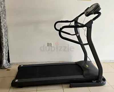Fully automatic foldable treadmill console with cup holders and safety key