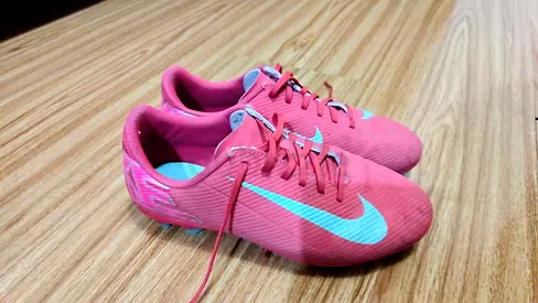 Nike boy's football shoes - EU36