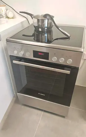 Bosch 60x60cm Electric cooker with Touch Display