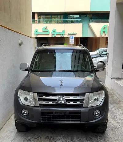 Mid Option Mitsubishi Pajero GLS 2012 | GCC Specs | Near to Burjuman Metro