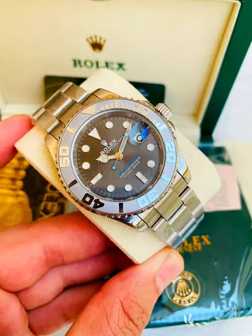 This Rolex Yacht-Master 40mm automatic watch ( features a dark rhodium grey dial and a bidirectiona