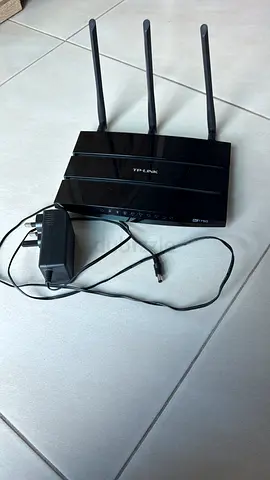 TP-Link WiFi Router (3 Antennas) with Power Adapter - Good Condition