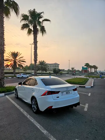 صورة 13 لـ 2015 Lexus IS-SERIES