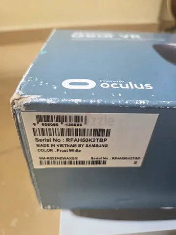 Samsung Gear Virtual Reality VR glasses by Oculus