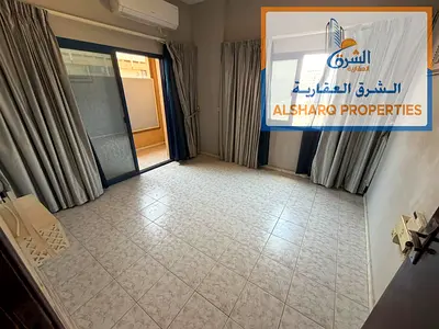 بلكونة باطلالة مميزة _ مساحة كبيرة _ موقع مميز تاني صف من كورنيش عجمان بجوار محطة الباص وجميع الخدمات