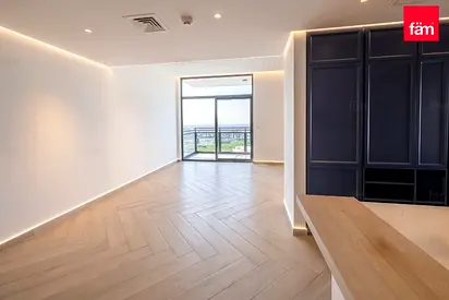 Vacant I Mid Floor I Negotiable