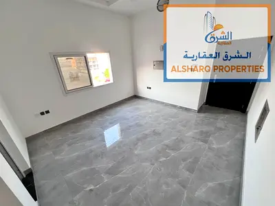 First tenant in the most beautiful studios in Al-Aliya. Prime location, separate kitchen, bright studio, split AC, and free maintenance. 18,000 annual