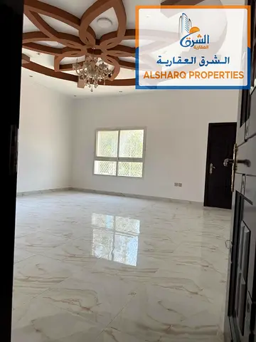 فيلا فاخرة للإيجار السنوي في المويهات – عجمان، على أرض بمساحة 4,000 قدم²، بتصميم راقٍ ومساحات واسعة مناسبة للسكن العائلي.