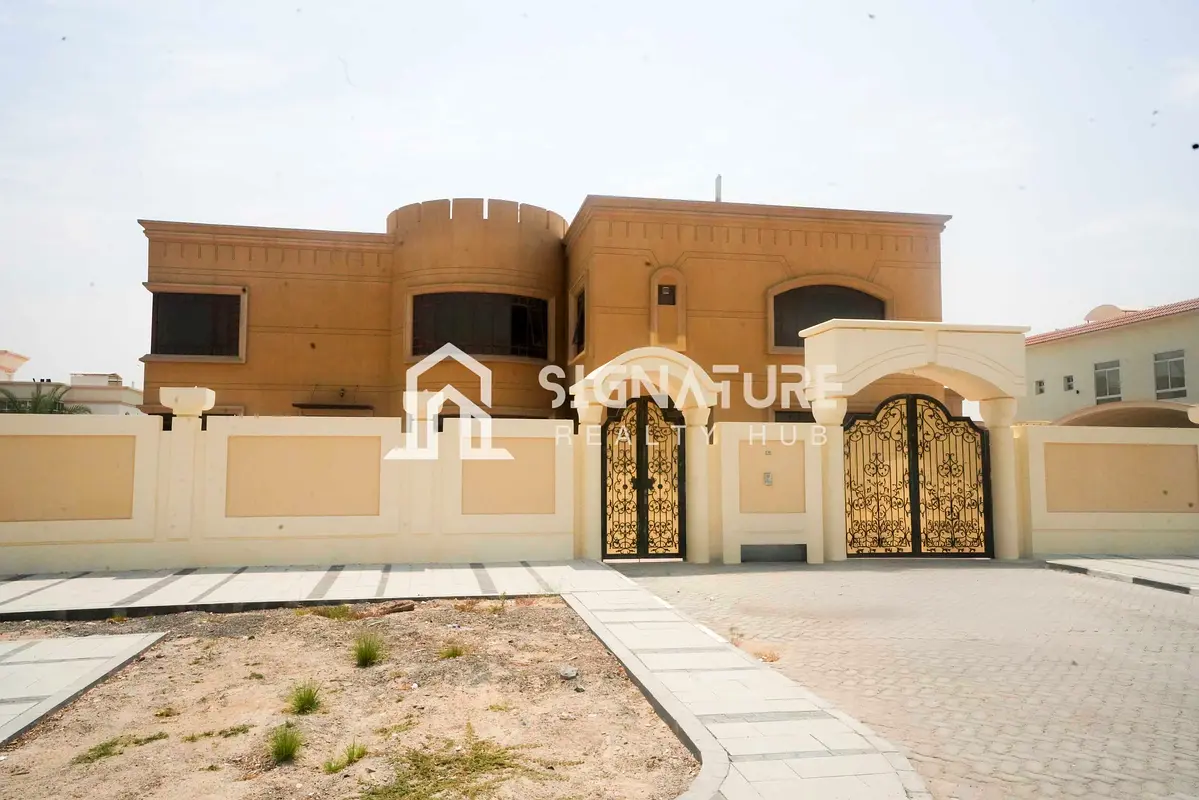 Modern 11 BR + M villa | Spacious | Great Deal